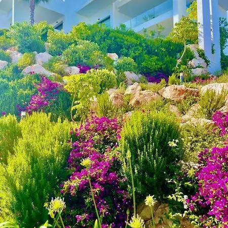 Apartment Luxury Garden Apt Pool, Sauna, Hammam, Near Golf