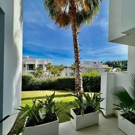 Luxury Garden Apt Pool, Sauna, Hammam, Near Golf